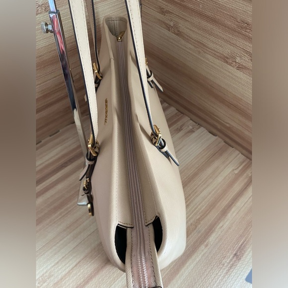 MICHAEL KORS JET SET TRAVEL MULTIFUNCTION LEATHER SHOULDER TOTE BAG CAMEL - Picture 9 of 13